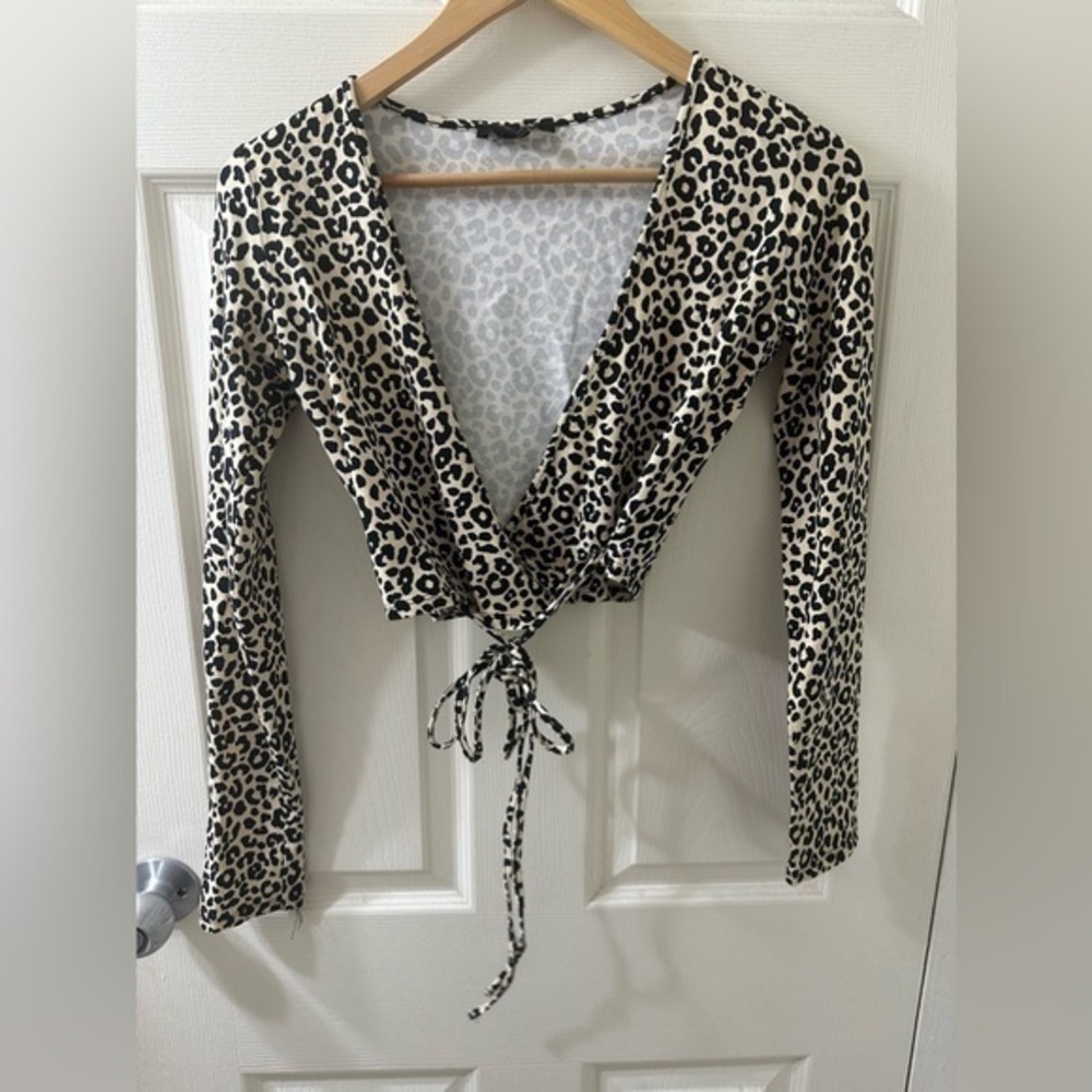 Forever 21 Leopard Print Long Sleeve Wrap Top Size Small